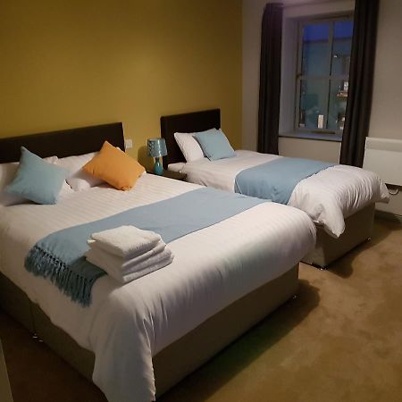 Lynch'S On The Pier Bed & Breakfast Castletownbere Exterior photo