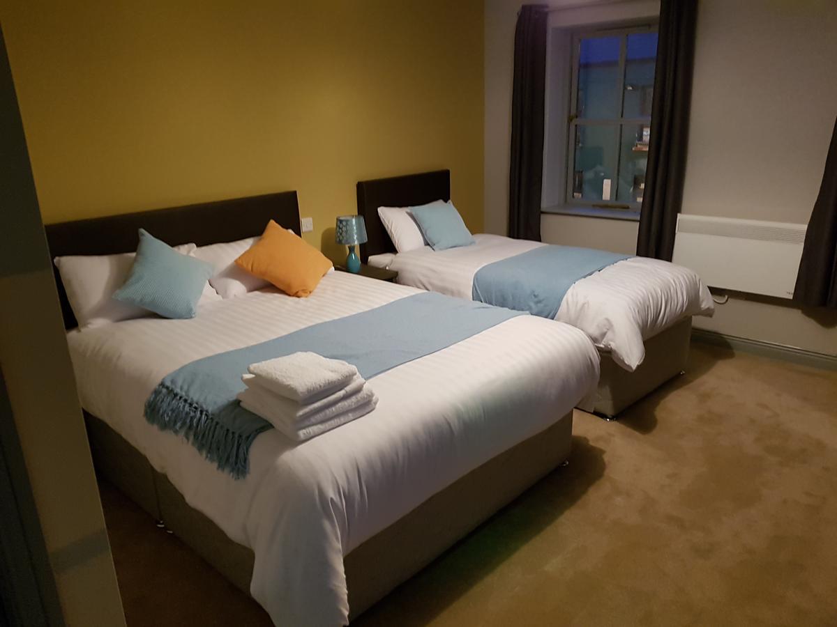 Lynch'S On The Pier Bed & Breakfast Castletownbere Exterior photo